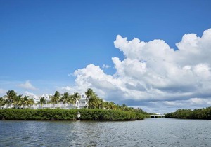 Parrot Key Hotel & Villas