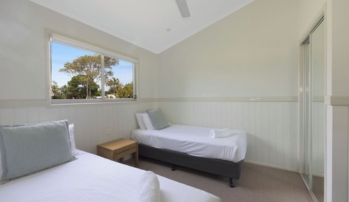 Deluxe Cabin - Sleeps 4 - Dog Friendly