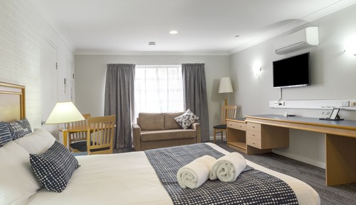 Executive Queen Studio