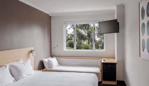 Standard Room, 1 Queen Bed