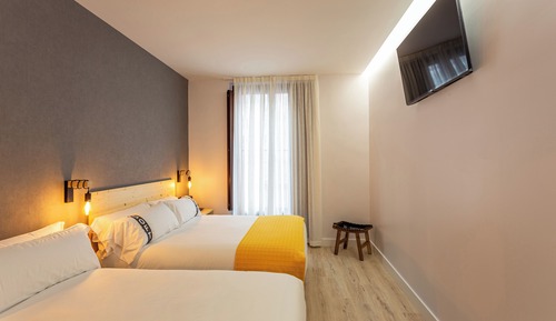 Superior Triple Room, Balcony, City View