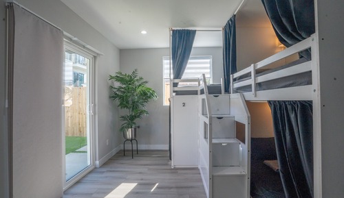 Shared Dormitory, Women only, Non Smoking, Private Bathroom