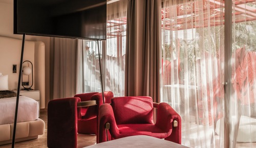 Dont Be Shy Room Single Use - Entrance to Ushuaia Club Included
