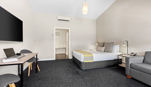 Deluxe Suite
