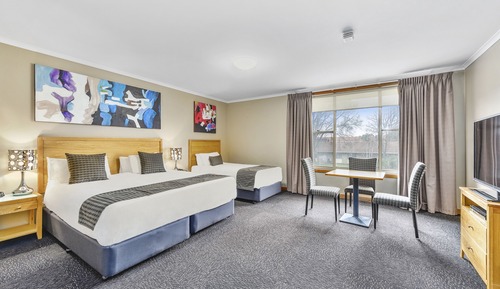Deluxe Room, King Twin