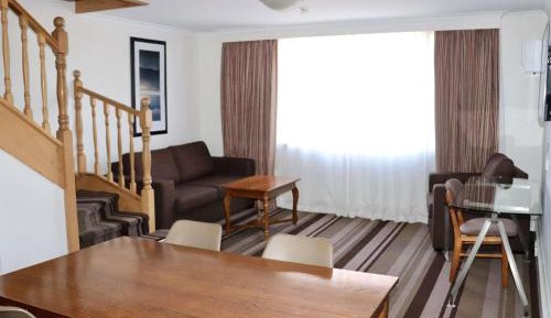 Deluxe King Loft with Sofa Bed Courtyard View