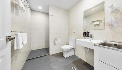 Deluxe Family Suite
