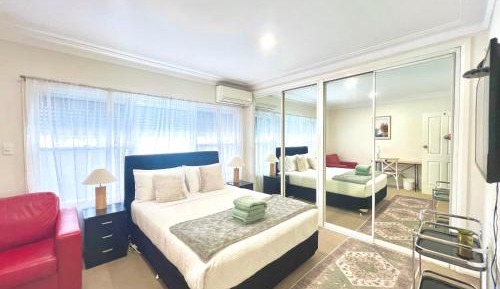 Superior Queen Room with Shared Bathroom