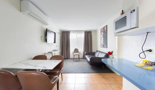 Standard Two-Bedroom Albany Apartment (compact)
