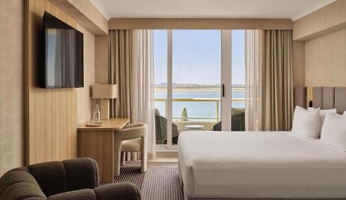 Luxury King Room with Ocean View and Bath - High Floor