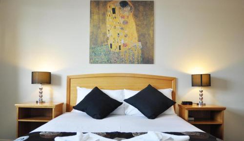 Queen Room