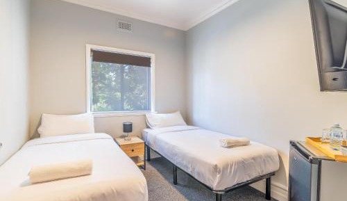 Arran Twin With Shared Bathroom & No A/C