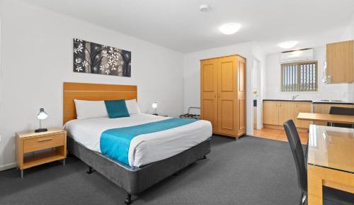 Queen Room with Kitchenette Facilities