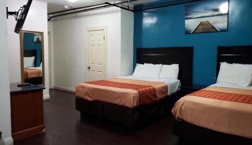 Deluxe Queen Room