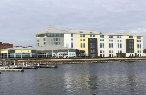 Geneva Hotel | 41 Lakefront Hotel, Trademark Collection by Wyndham
