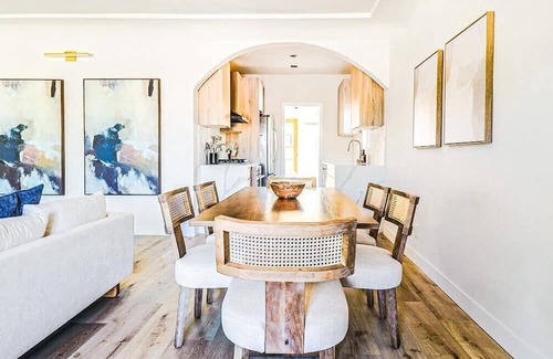Mid City House | LA Retreat: Stylish 3BR Villa