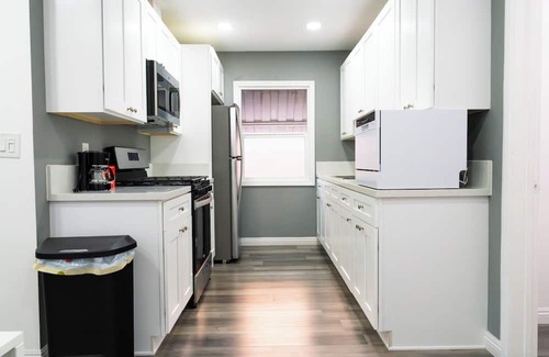 East Village Apartment | Modern Condo Near Beach & Downtown - Sleeps 4