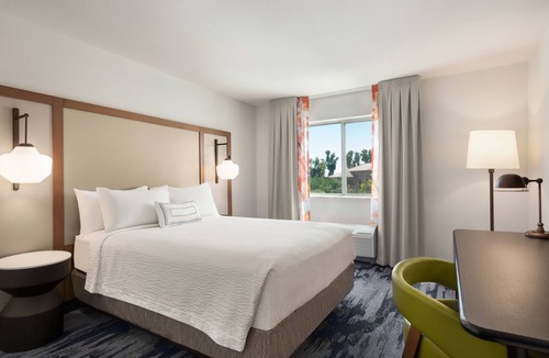 Visalia Hotel | Fairfield Inn by Marriott Visalia Sequoia