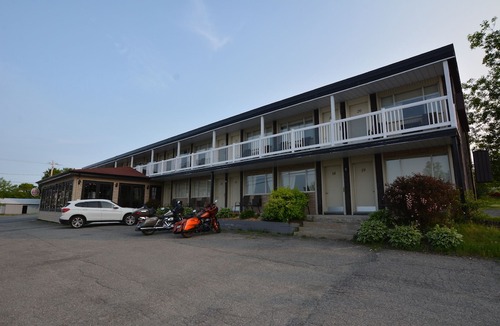 Lac-Etchemin Hotel | Auberge Happy Logis