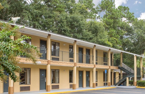 Dothan Hotel | Howard Johnson by Wyndham Dothan