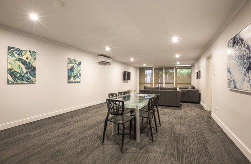 Coolaroo Hotel | Nightcap at Coolaroo Hotel