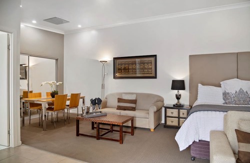 Warwick Hotel | 53 on Victoria