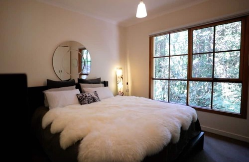 Mount Dandenong House | Weddings. Events. Art & Healing Retreats. 7 Acre Rain Forest Paradise.