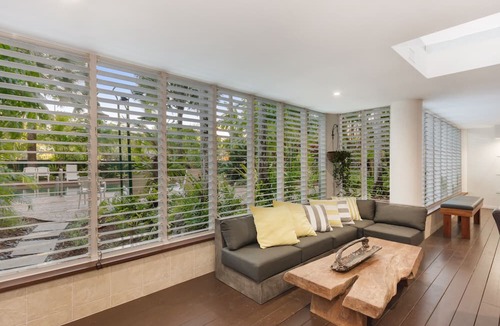 Cairns North Apartment | Luxury Pool Side Apartment in Beachfront Resort