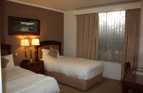Crestwood Hotel | Country Plaza Queanbeyan