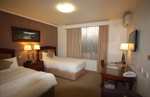 Crestwood Hotel | Country Plaza Queanbeyan
