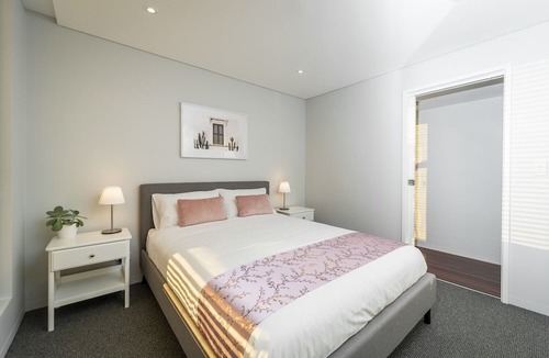 Adelaide Central Business District Apartment | Horizons 1402