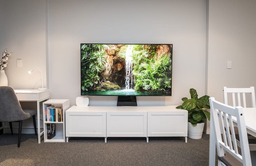 Adelaide Central Business District Apartment | Horizons 1402