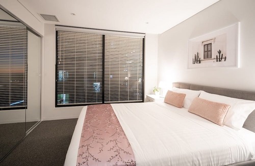 Adelaide Central Business District Apartment | Horizons 1402