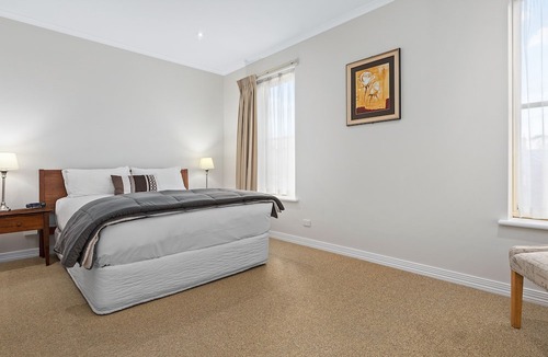 Ballarat Hotel | Lake Inn Ballarat