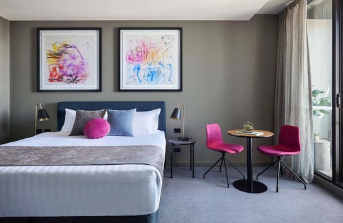 Box Hill Hotel | The Chen Melbourne - Art Series
