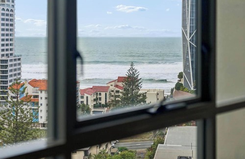 Surfers Paradise Apartment | Skyline & Ocean View Retreat - GC 1303