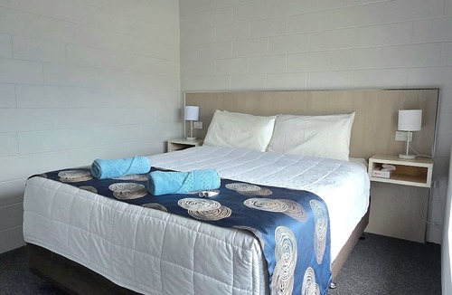 Lakes Entrance Hotel | Albatross Motor Inn