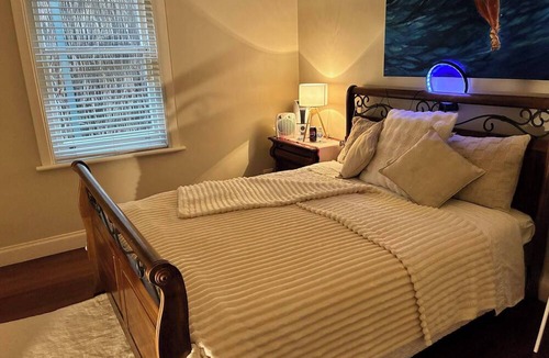 Tusmore Apartment | Cozy Tusmore Apartment With Private Garden City View Near Burnside Village Mall