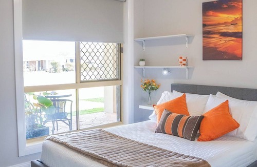 Urraween House | Stays With Ripley 3 Minutes Drive to Hospital and Beach Pet Friendly