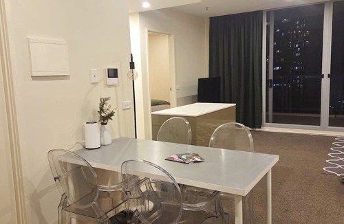 City West Apartment | Central Lakeview Apartments