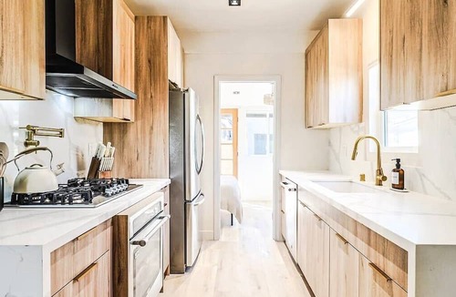 Mid City House | LA Retreat: Stylish 3BR Villa