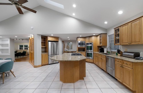 Town of Ramapo House | Spacious w/ Huge Yard, Pool, Fire Pit & Billiards