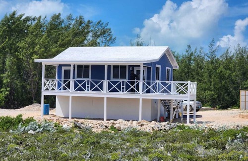 Winding Bay Cottage | Charming private cottage with WiFi and AC in beautiful Whale Point
