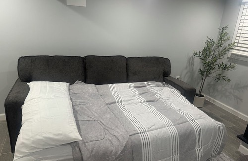 Wayne Apartment | New Fully Renovated Apartment. Cozy Retreat!