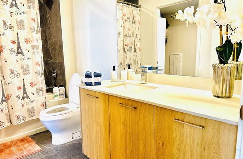 Wynwood Art District Apartment | Art District Sauna Heated Rooftop Pool Rides to the Beach and Airport