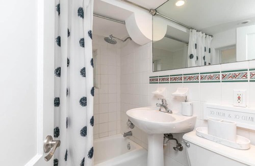 Lauderdale Beach House | Walk to Beach two Cottages Swimming Pool hot tub Surf and Sand Resldences