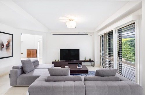 Sunnybank Hills House | Spacious Comfy 5 Bedroom Home near Sunnybank