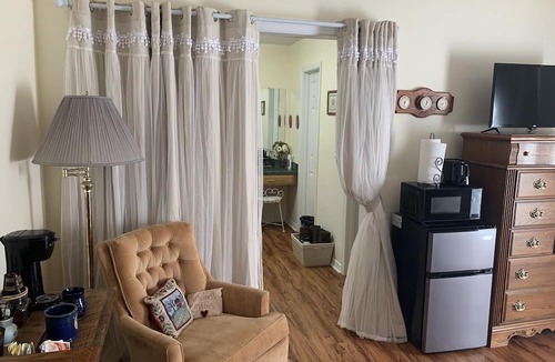 Atmore Apartment | Highland Haven studio guest suite. Cozy, comfy, private&convenient. Has it all!