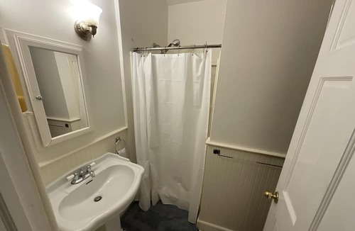 Poughkeepsie Apartment | Downtown Loft. In Poughkeepsie. Walking distance to Civic Center. Pet friendly