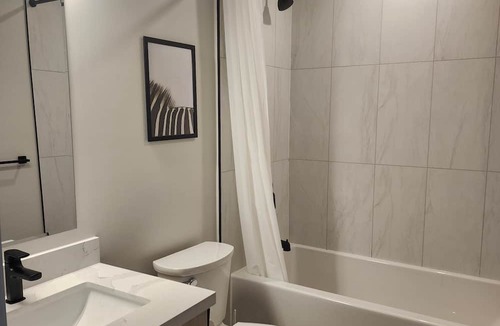 Kitchener Apartment | Trendy 1 Queen Bed Studio Prime Downtown location